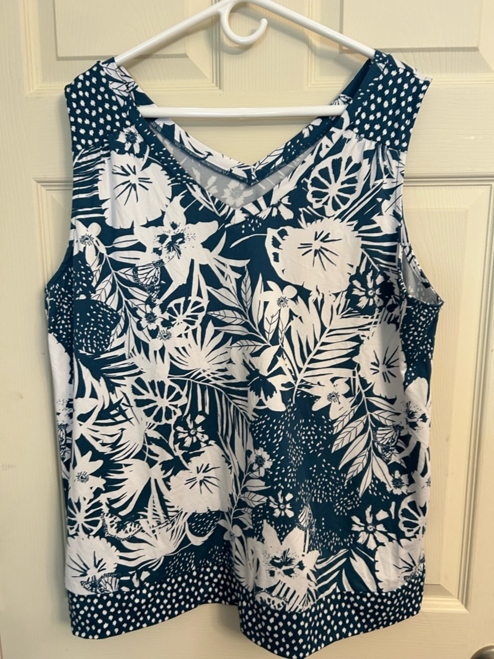 Cuddle Duds 1X Floral V-Neck Sleeveless Top - Teal & White
